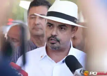 Governador vistoria conclusão das obras na MGC-354, entre Presidente Olegário e Patos de Minas