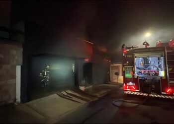CORPO DE BOMBEIROS MILITAR ATENDE INCÊNDIO EM RESIDÊNCIA NO BAIRRO IBIZA EM PRESIDENTE OLEGÁRIO